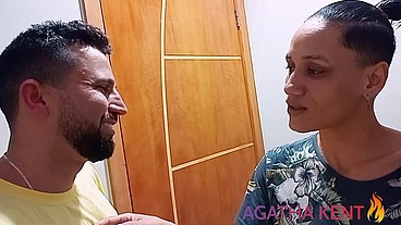 O que a gente não faz pelo número de uma gostosa