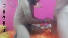 Travesty pauzuda sendo arrega&ccedil_ada por pica grande e grossa de garot&atilde_o chupeteiro do centro de sampa