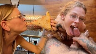 Sammmnextdoor - Date Night #07 - From pizza to dick, she likes eating in Italy (cute nerd giving bj)