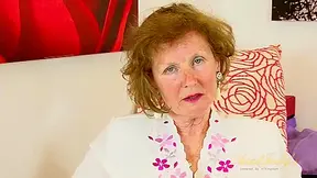 Amateur Mature Vixen Pearl Strips And Masturbates