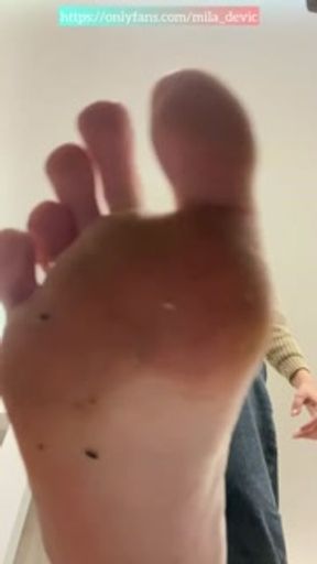 Giantess dirty feet