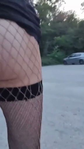 School-teacher exhibits himself in the parking lot of the Faisanderie. [⁵Jul&sup2;⁶] &sup2;⁰h &sup2;&sup3;h Vanessabitchx&hellip;   Clip 2