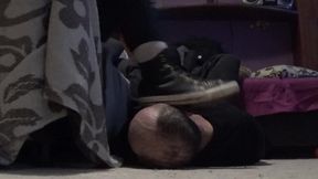 Footslave worships model's soles