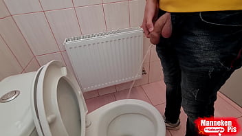 Guy pisses in a public toilet and takes a selfie