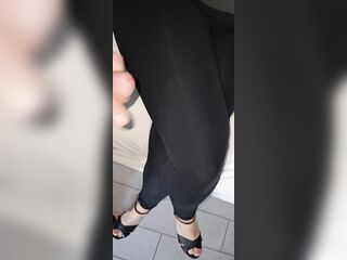 chissà come mai riesco sempre a trovare il modo per sporcarmi tutta come una troietta