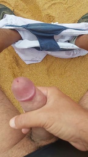 Ladysilva handjob on the beach that delights