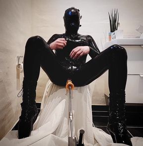 Hot Doll Gets Fuck by Machine and Cums