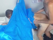 Ginecologista safado meteu a rola na hora do exame!