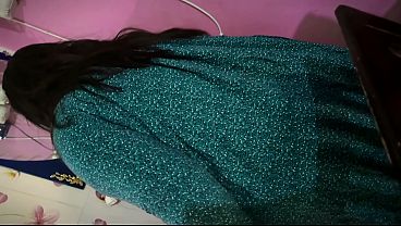 Saudi MILF Hot Big Ass Stepmom Cooking In Kitchen &amp_ i see her naked &amp_ Start Handjob