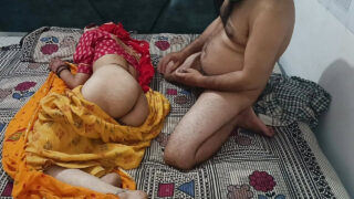 Prostitutas gays indianas maduras, com pênis grande, sendo fodidas analmente.