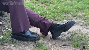 Shoeplay in chunky loafers