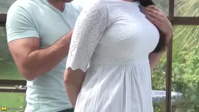 Seductive Mature Mom Gives Hot Blowjob Before Passionate Fuck