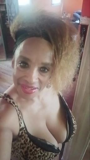 Blow Job In Lady Leo Lyne's Playhouse