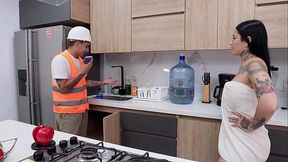 The plumber comes to fix the pipe and I end up paying him with my wet pussy &ndash_ LA ROLA AND DANICLARK