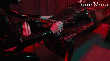 E-Play for the Rubberslave in Bodybag and Heavy Rubber Mask