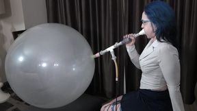 Vonka Blows a Sempertex 24" Round Balloon to Bursting (MP4 - 720p)