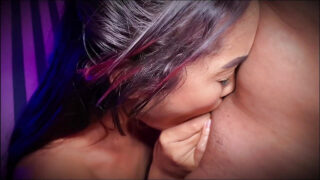 Seksowna amatorka Latynoska Ema drażni się dildo i chętnie daje laskę