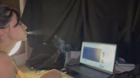 HANDY SMOKING IN FRONT OF THE COMPUTER