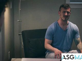 WILD GAME Hesitant Male DEREK KAGE Seals Deal in MIKE MONROE's Shaggy Aperture