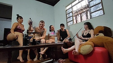 resenha entre amigos vira suruba mista