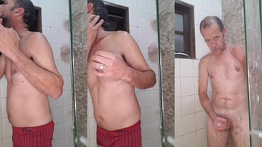 Fui tomar banho esperando minha putinha safada Daiane belan pra arregaça a buceta dela no chuveiro