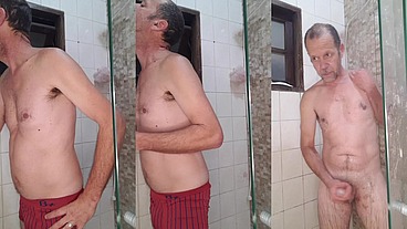 Fui tomar banho esperando minha putinha safada Daiane belan pra arregaça a buceta dela no chuveiro