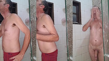 Fui tomar banho esperando minha putinha safada Daiane belan pra arregaça a buceta dela no chuveiro