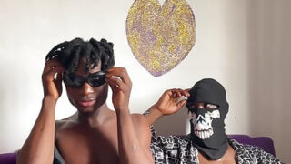 Gorący młodzi gejowscy amatorzy ssą i są ruchani analnie przez grubego BBC