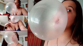 Doing HUGE and MESSY bubblegum bubbles - Bunny Looner