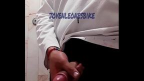 Jugando con mi pene, me ayudas ?