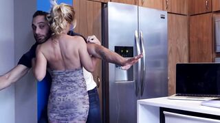 Seducing the Stepson A淫 hottest kitchen affair