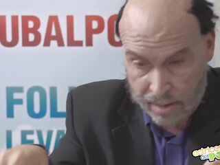 Dos políticos follando con sus secretarias