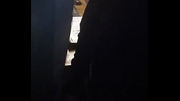 Guardia se hace paja en el trabajo