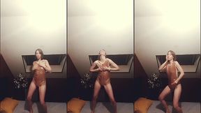petite danse dans mon body brillant peche