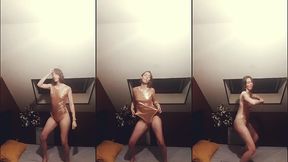 petite danse dans mon body brillant peche
