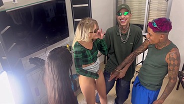 1 DESCOBRI TODA VERDADE, MEU PRIMO É UM PERVERTIDO PEGOU EU E O FRANGO DO MEU NAMORADO. No sigilo