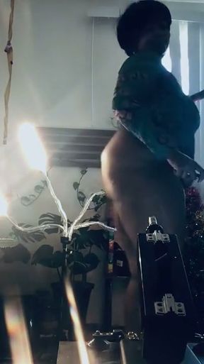 Bbw striptease   Clip 1