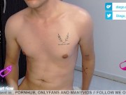 Joven latino Diego Diaz latinboy se masturba solo en su cuarto mientras otros lo ven voyeristas