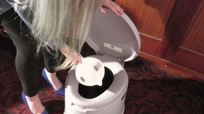 Toilet Girl Sophie (4K)