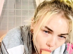 Wild blonde teen LIBRARY deep toying pussy on webcam