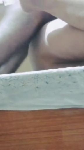 Kaamwali bhabhi ki chudai.   Clip 1