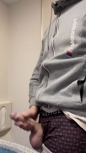 First Batch of Smaller Videos! Jerking off on a Plane