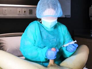 The Doctor Took the Patient's Goo Example in Hospital