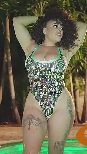 Semaj Media Mone Divine Relaxes by the Pool!!