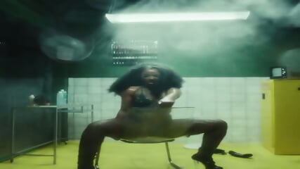 THICK EBONY SINGER 5