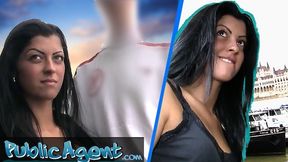 PublicSex Schöne Brünette gefickt im Hotel als ihr Freund draußen wartet