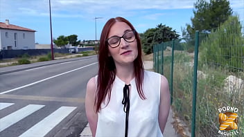 Lavyana, rouquine coquine, poutr&eacute_e comme jamais pour sa premi&egrave_re