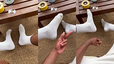 Qui viens sniffer mes soks? - Who sniff my soks?