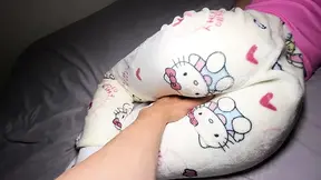 Curvy stepdaughter shows off her enormous booty in pajamas