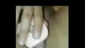 jugando con pene de goma